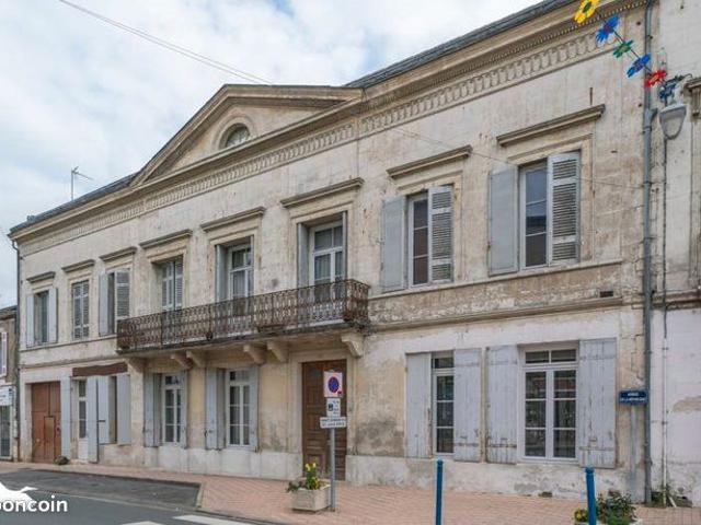Maison 14 pièces 374 m²