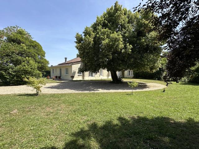 Maison 14 pièces 380 m²
