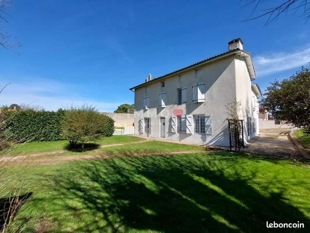 Maison 14 pièces 393 m²