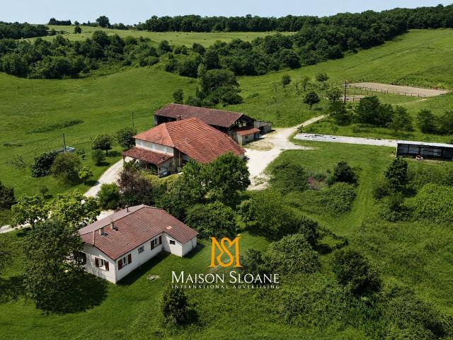 Maison 14 pièces 396 m²