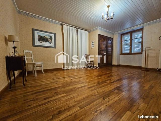 Maison 14 pièces 300 m²
