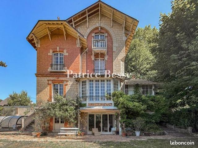 Maison 14 pièces 317 m²