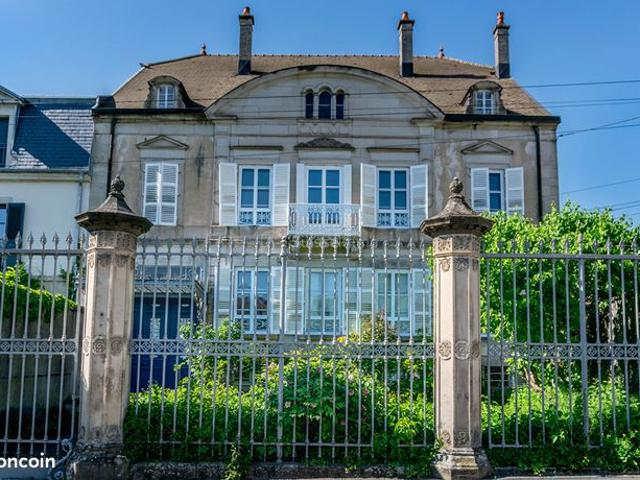 Maison 14 pièces 316 m²
