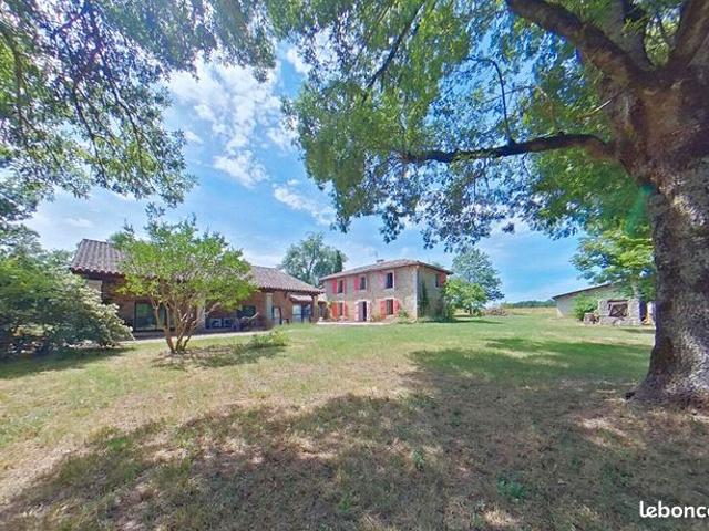 Maison 14 pièces 320 m²