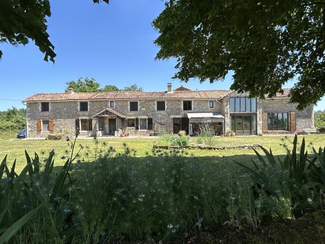 Maison 14 pièces 330 m²