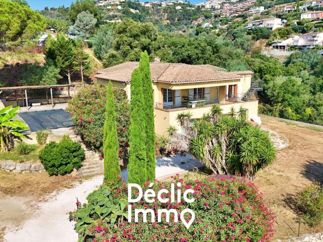 Maison 14 pièces 332 m²