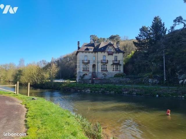 Maison 14 pièces 338 m²