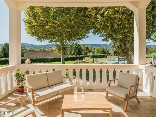 Maison 14 pièces 449 m²