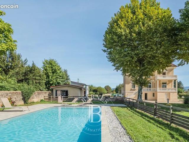 Maison 14 pièces 449 m²