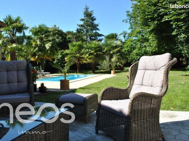 Maison 14 pièces 454 m²