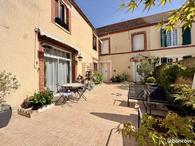 Maison 14 pièces 468 m²