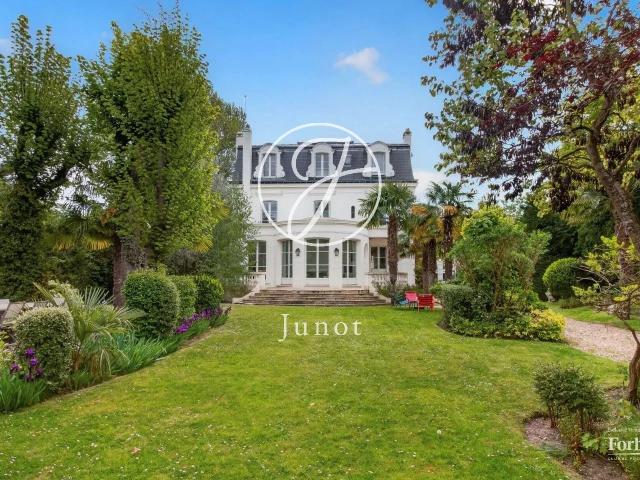 Maison 14 pièces 470 m²
