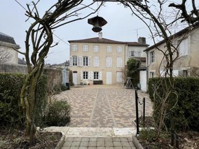 Maison 14 pièces 402 m²