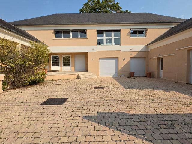 Maison 14 pièces 423 m²