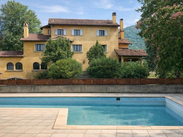 Maison 14 pièces 421 m²