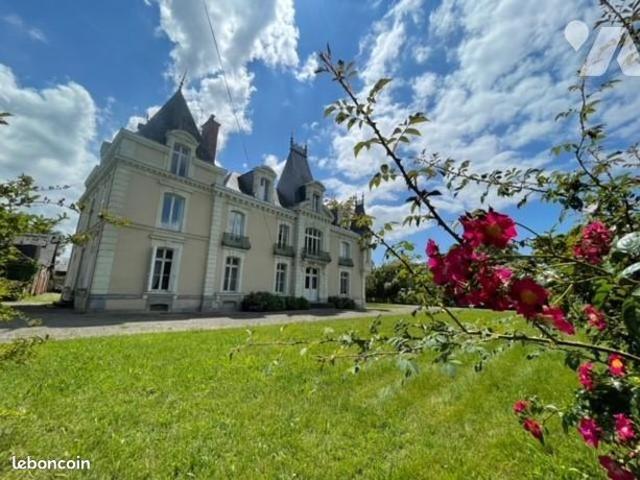 Maison 14 pièces 585 m²