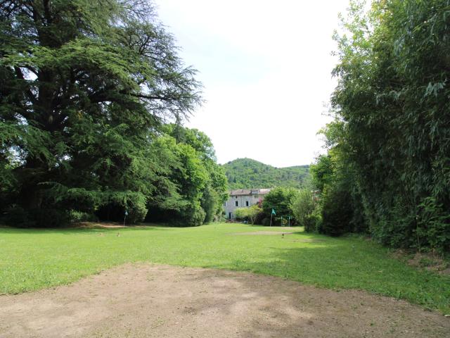 Maison 14 pièces 675 m²