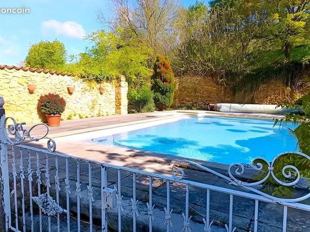 Maison 14 pièces 680 m²