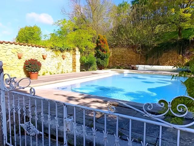 Maison 14 pièces 680 m²