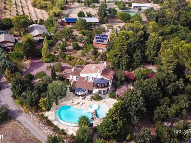 Maison 14 pièces 850 m²