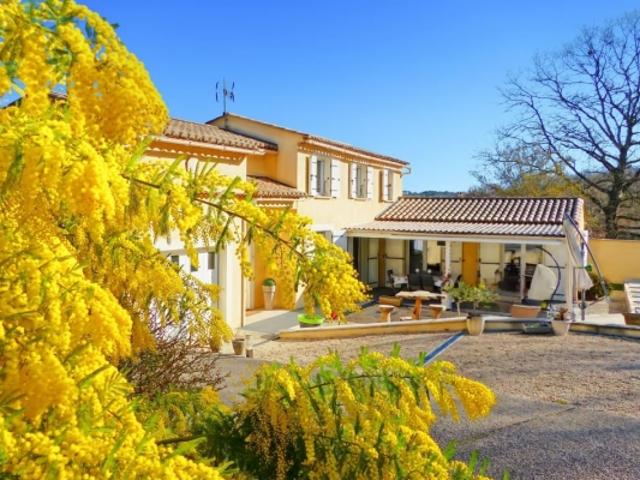 Maison 155 m2, pièce de vie spacieuse, 3 chambres + bureau, parc 2000 m2