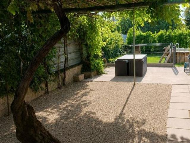 Maison 150 m2 jardin, piscine et garage !