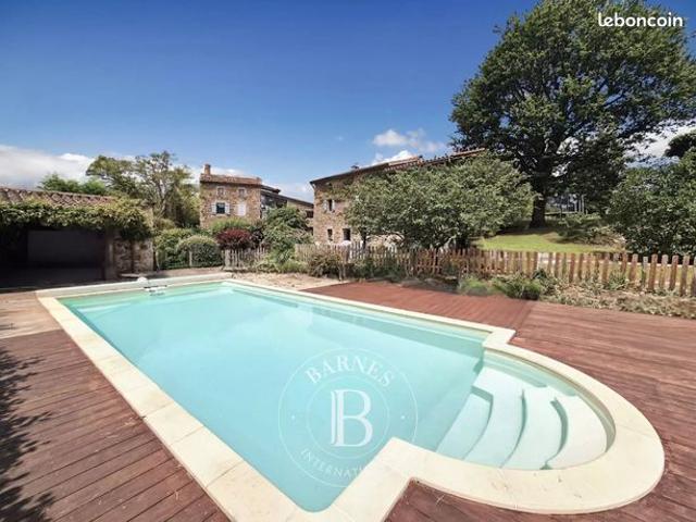 Maison 15 pièces 275 m²
