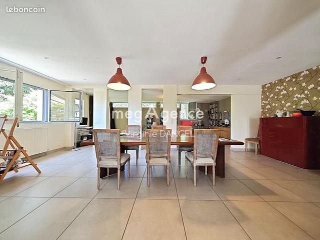 Maison 15 pièces 360 m²