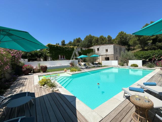 Maison 15 pièces 382 m²
