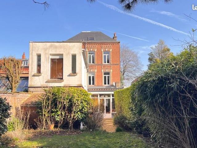 Maison 15 pièces 300 m²