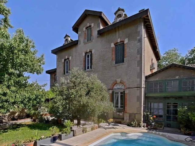 Maison 15 pièces 320 m²
