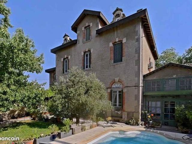 Maison 15 pièces 320 m²