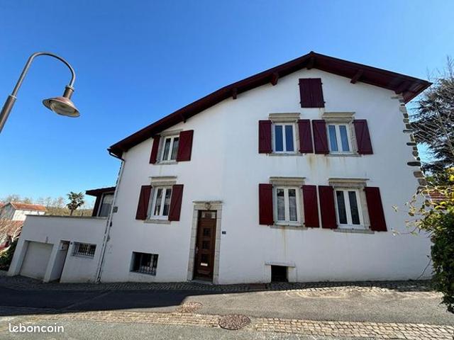 Maison 15 pièces 330 m²