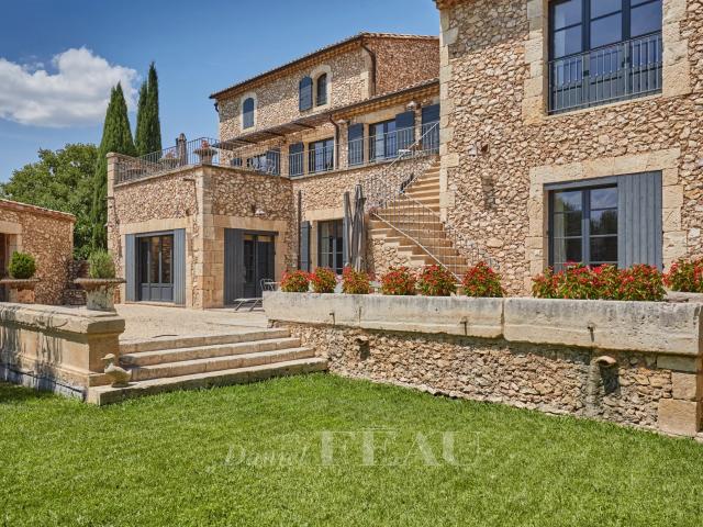 Maison 15 pièces 468 m²