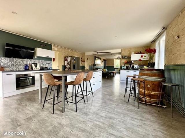 Maison 15 pièces 400 m²