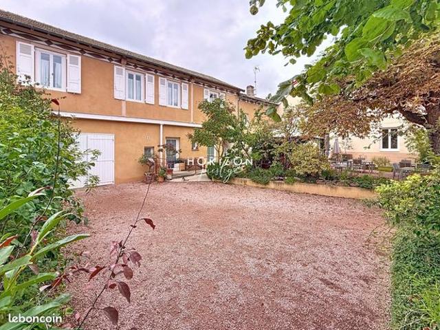 Maison 15 pièces 400 m²