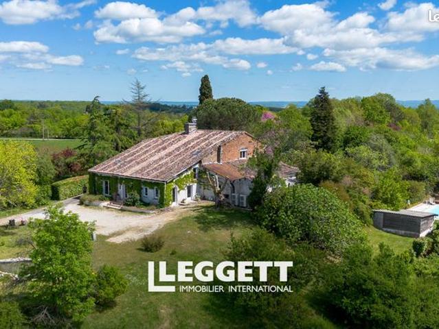 Maison 15 pièces 400 m²