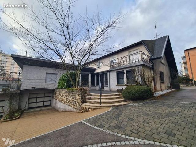 Maison 15 pièces 566 m²