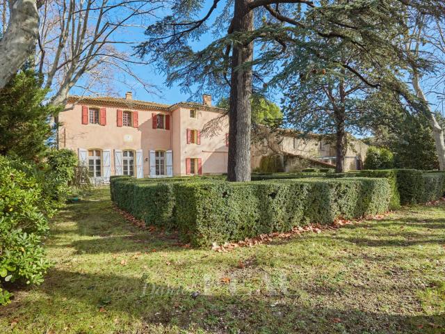 Maison 15 pièces 870 m²