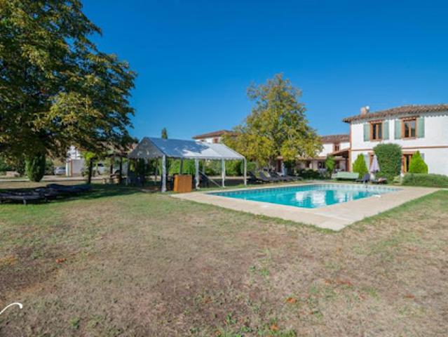 Maison avec piscine et jardin