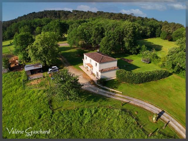 Maison 160 m² sur ha de terrain à SAINT SAUVEUR DE PUYNORMAND 33