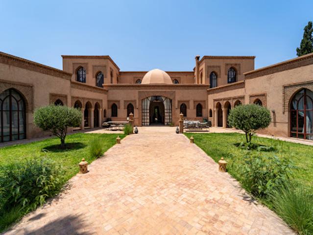 Maison avec piscine et jardin