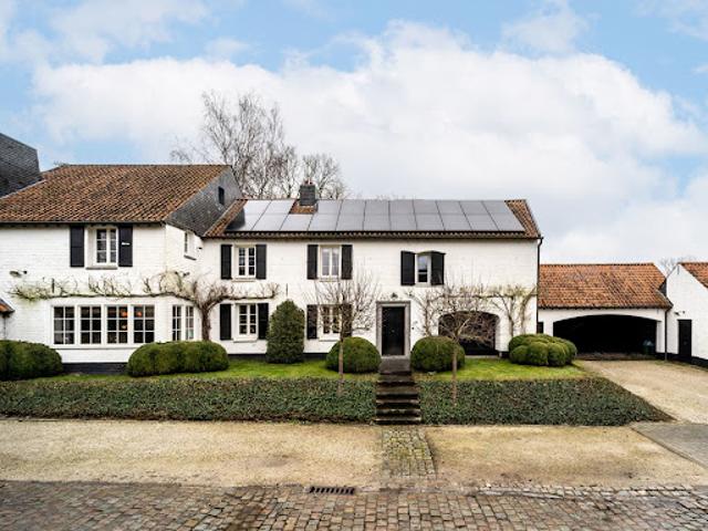 Maison avec piscine et jardin