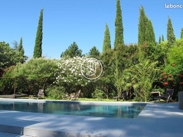 Maison 16 pièces 1000 m²