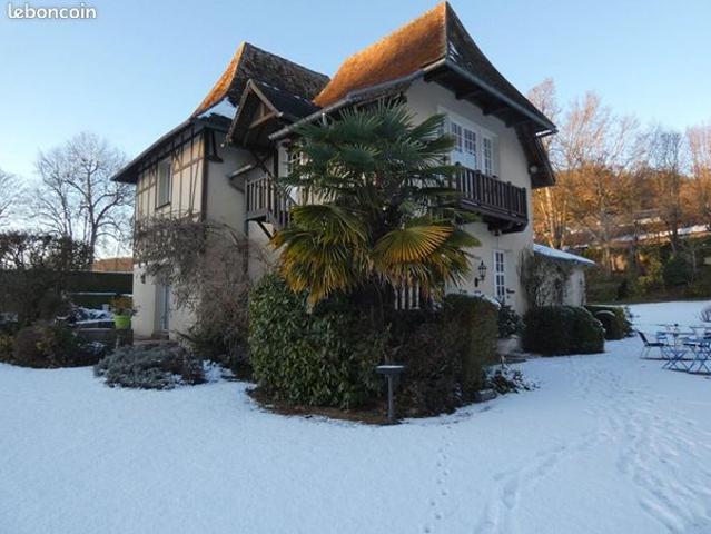 Maison 16 pièces 1 000 m²