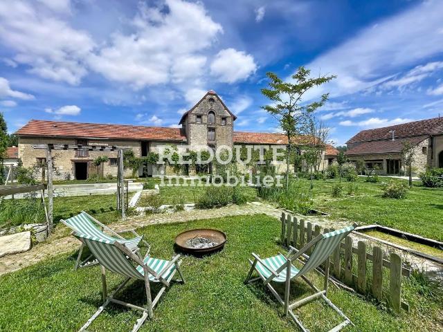 Maison 16 pièces 1 400 m²
