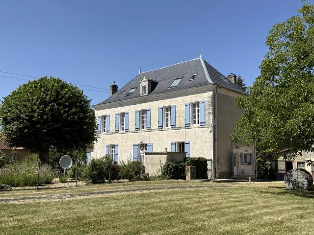 Maison 16 pièces 342 m²