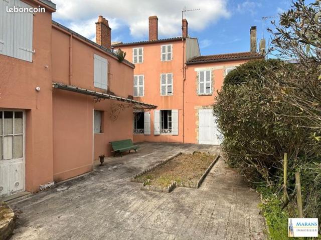 Maison 16 pièces 348 m²