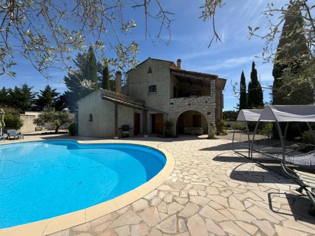 Maison 16 pièces 330 m²