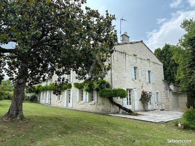 Maison 16 pièces 330 m²
